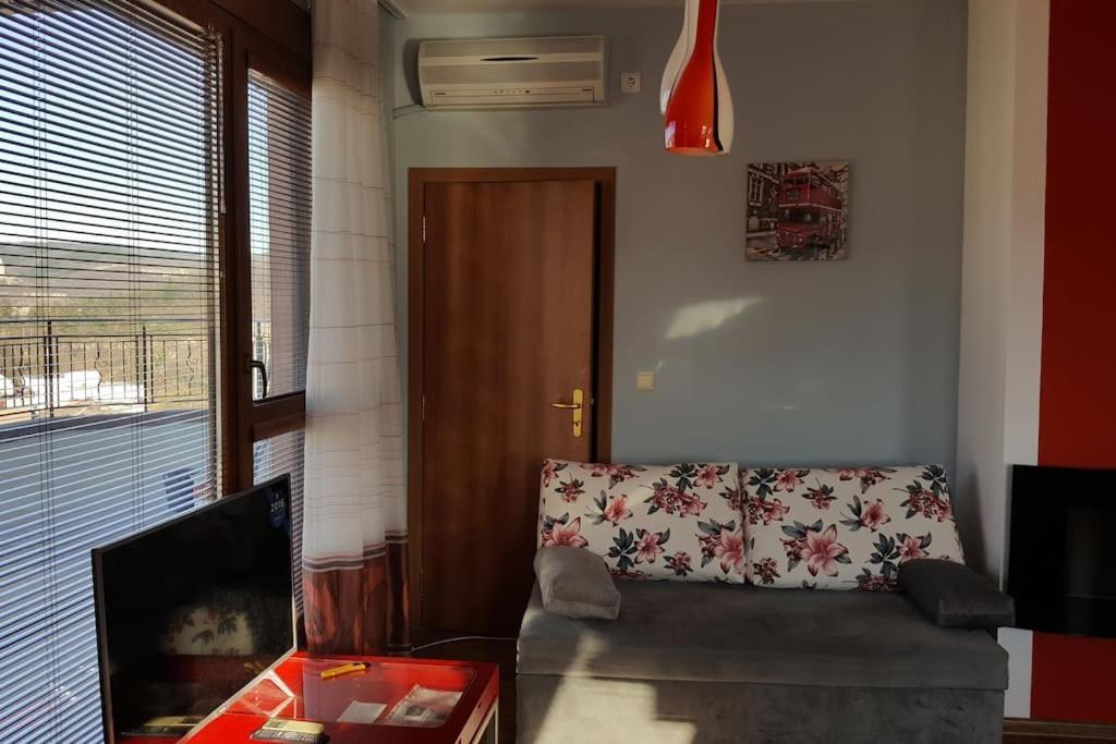 Unique Studio- Great Balcony And View! Parking Possibility! Велико-Тирново Екстер'єр фото
