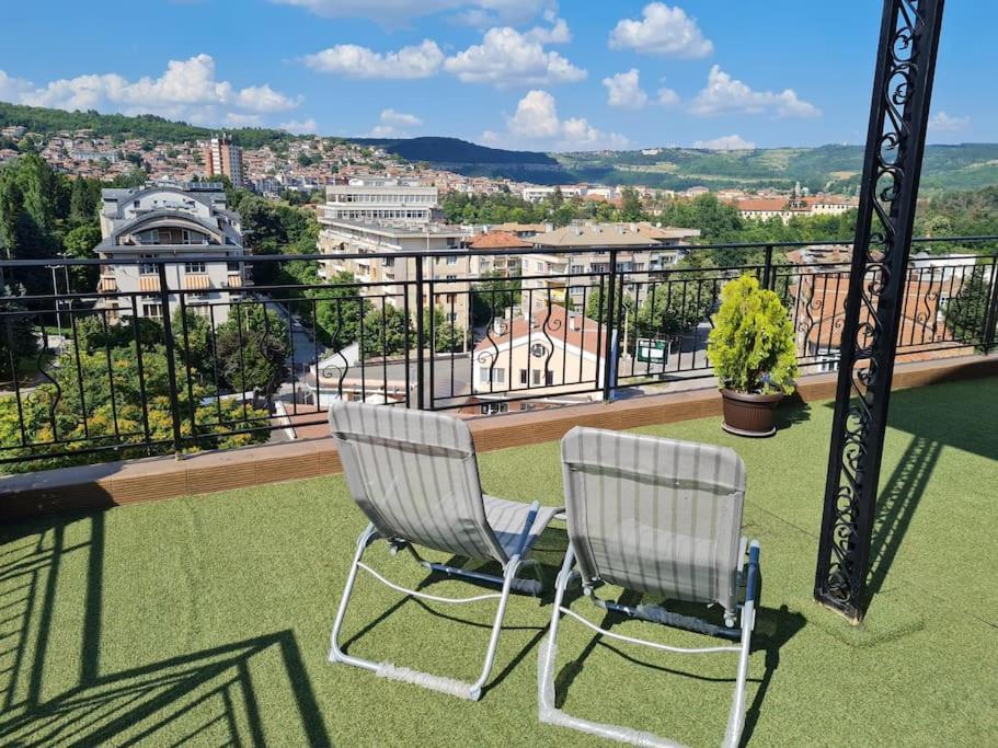 Unique Studio- Great Balcony And View! Parking Possibility! Велико-Тирново Екстер'єр фото