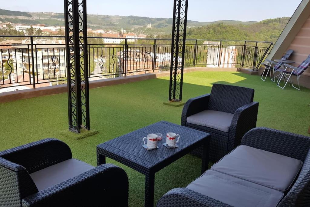 Unique Studio- Great Balcony And View! Parking Possibility! Велико-Тирново Екстер'єр фото